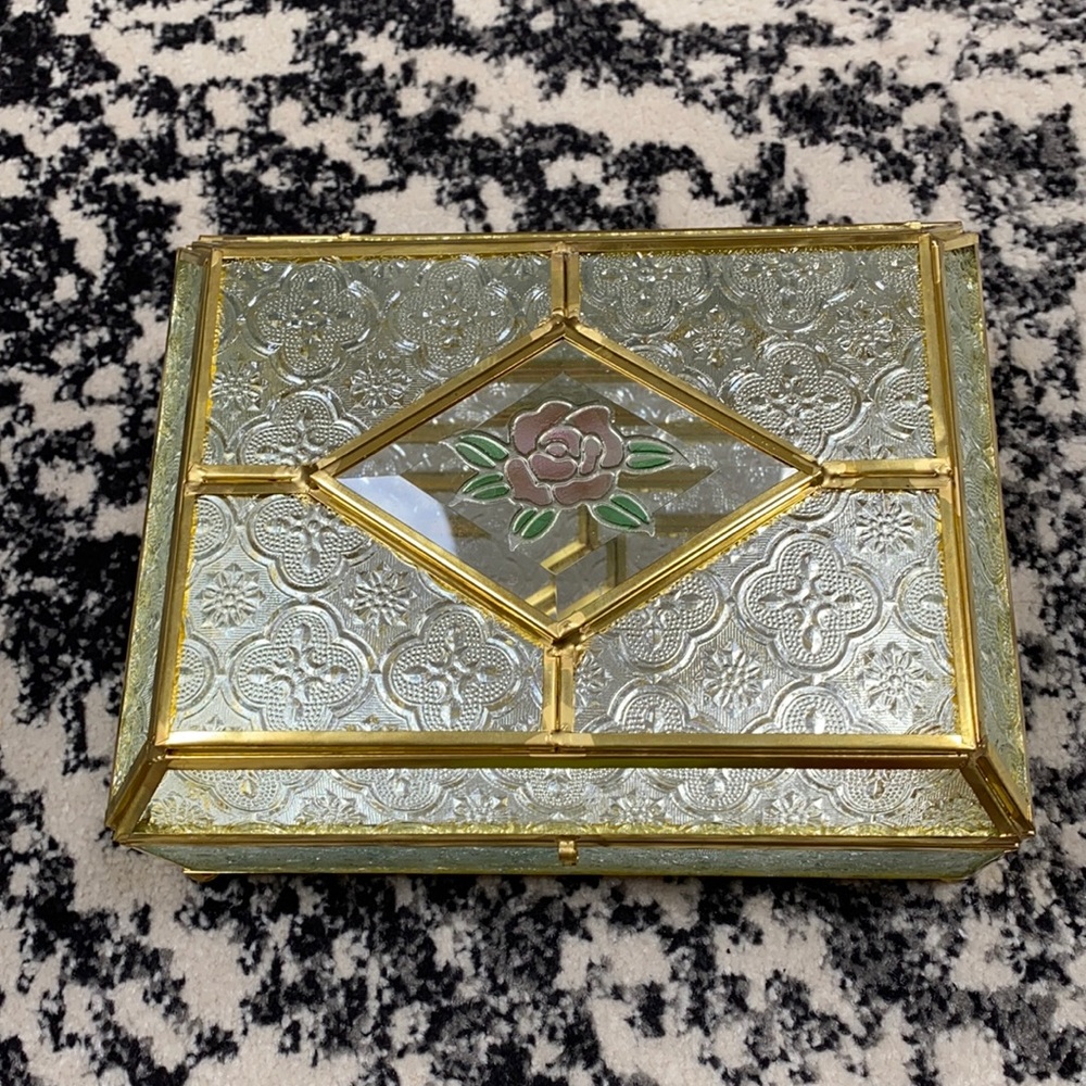 New in box Jewelry box w rose